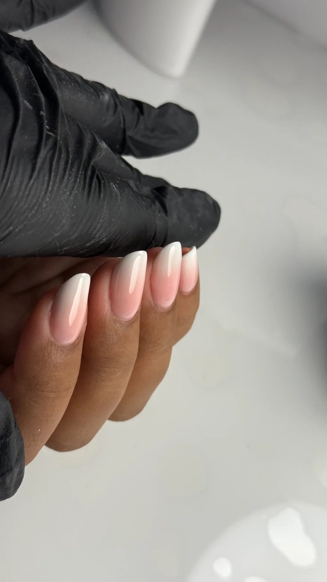 Ongles couleur chocolat Genève